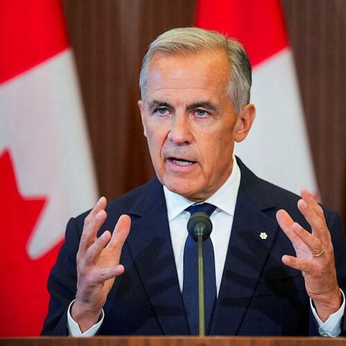 Trump aprieta el pulso comercial con Canadá: anuncia aranceles del 50% a los automóviles y al acero