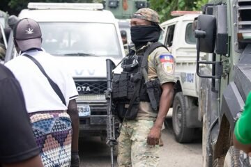 Las pandillas de Haití amenazan con matar a más de 50 rehenes si persiste la ofensiva policial
