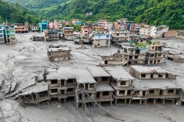 Las víctimas de la catástrofe de Nepal aumentan a 165 muertos y casi 1.500 desaparecidos
