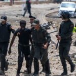 Entrada de inmigrantes a Ceuta desde Marruecos, en directo | Marruecos detiene a 70 personas por los incidentes violentos durante la crisis migratoria