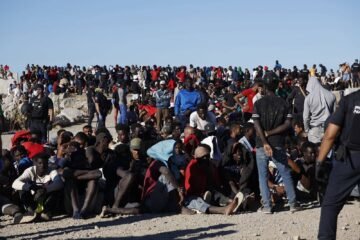 Entrada de inmigrantes a Ceuta desde Marruecos, en directo | La morgue de Ceuta eleva a 79 los cuerpos recibidos tras la tragedia migratoria