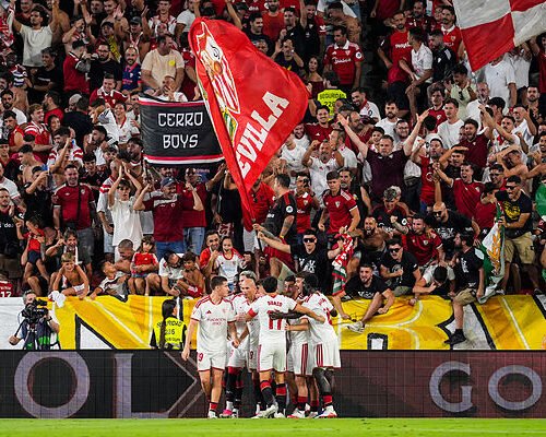 Dos penaltis le dan la vuelta al marcador y la primera victoria al Sevilla
