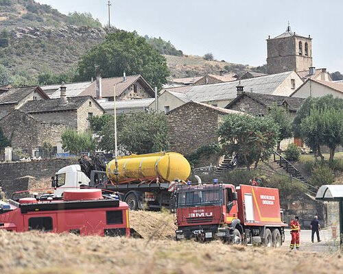 Un militar muerto y 3 heridos al volcar una autobomba de la UME en el incendio de Las Peñas de Riglos