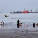 EEUU crea un corredor secreto en Ormuz que moviliza hasta 20 millones de barriles de petróleo diarios, según Axios