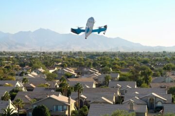 Amazon ahora sí va en serio con los drones: un millón de entregas en 500 ciudades para 2026