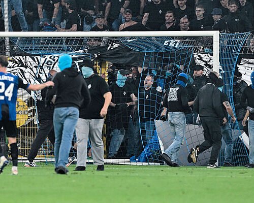 Más de 85 heridos en disturbios tras la invasión del campo durante el partido de la Copa de Alemania entre el Mannheim y el Kaiserslautern