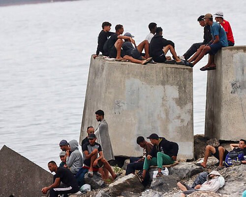 Marruecos pide a España que devuelva a los migrantes supervivientes y a los fallecidos en su paso a Ceuta