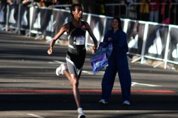 Kejelcha bate en Buenos Aires el récord mundial de medio maratón: 56:51