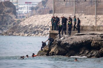 Sólo cinco buceadores y cinco agentes en tierra de la Guardia Civil estaban desplegados en la frontera de Ceuta antes de la entrada masiva del 30-J