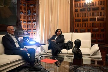 Una llamada telefónica donde debía haber una mesa: el diálogo en Venezuela arranca sin arrancarse