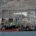 Se empiezan a instalar barreras de contención en Ceuta tras la crisis migratoria con Marruecos