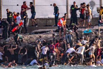 El delegado del Gobierno en Ceuta asegura que el Ejecutivo no tuvo «ningún tipo de información» de la avalancha