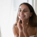 Los riesgos para la piel de los TikTok virales sobre skincare coreano y ‘glass skin’