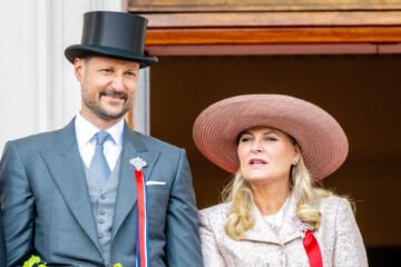 Mette-Marit, Meghan Markle, Sarah Ferguson… las plebeyas siempre pagan el pato de sus príncipes azules