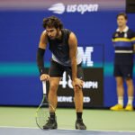 Alcaraz pelea hasta la extenuación antes de caer eliminado en una batalla épica ante Shelton en el US Open
