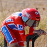 Enric Mas sólo pierde 33 segundos con Roglic en la crono de Jerez y consolida su liderato en la Vuelta