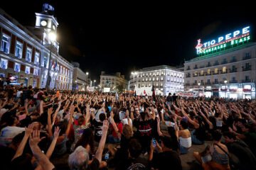 Las imágenes de la multitudinaria protesta por la vivienda en Madrid: «Ni una Maricarmen más»