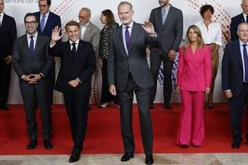 Felipe VI reclama ante Macron «impulsar las interconexiones» y «seguir avanzando en acuerdos industriales» en Defensa tras el fracaso del FCAS