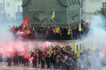Más de 200.000 personas protestan en Francia en una huelga de funcionarios contra los recortes