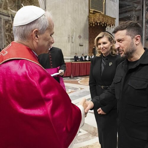 El Papa llama a Zelenski y le pide que colabore con Rusia para alcanzar una tregua humanitaria