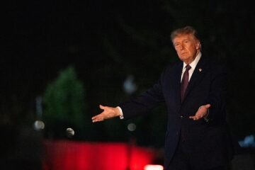 Trump difunde el número de teléfono de un senador republicano en una disputa sobre el cambio horario