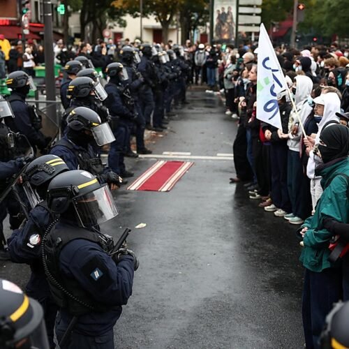 Los profesores se unen a las manifestaciones de los estudiantes en Francia