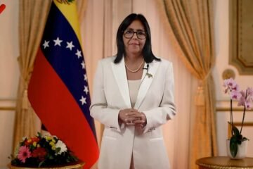 Delcy Rodríguez se adelanta a Machado y defiende su papel en la transición de Venezuela
