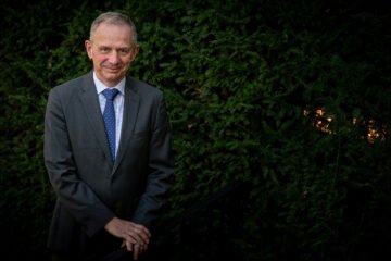 Enrique Lores Obradors, el ejecutivo español mejor pagado del mundo que se casó con otra «ingeniera que le dejaba los apuntes a toda la clase»