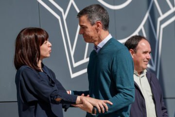 Sánchez mima a los universitarios ante las elecciones: derecho a huelga, a conciliar, al psicólogo y a la desconexión digital