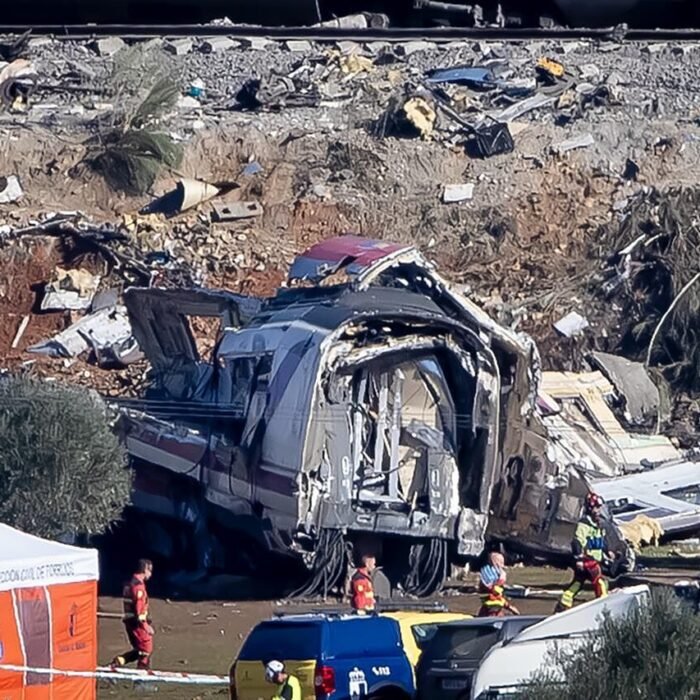 Accidente de tren en Toledo, última hora en directo |  El informe sitúa entre 160 y 200 kilómetros por hora la velocidad del AVE que dejó 69 muertos en Urda