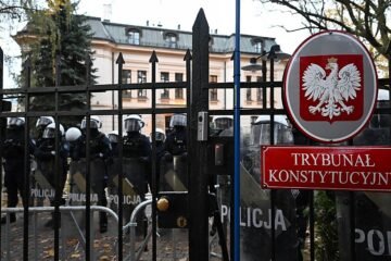 El presidente de Polonia ordena a la Policía retirar el bloqueo y convoca al Parlamento para «restablecer el orden»