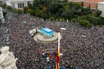 Decenas de miles de manifestantes protestan por la vivienda en España y exigen una huelga general